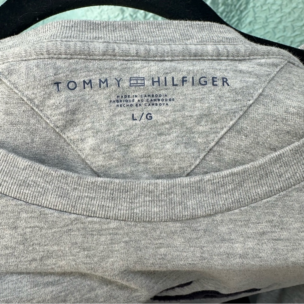 Men’s Tommy Hilfiger Gray Short Sleeve Tee Size L - Picture 7 of 7